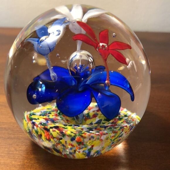 Glass paperweight 3 1/2” x 3” - Picture 4 of 15